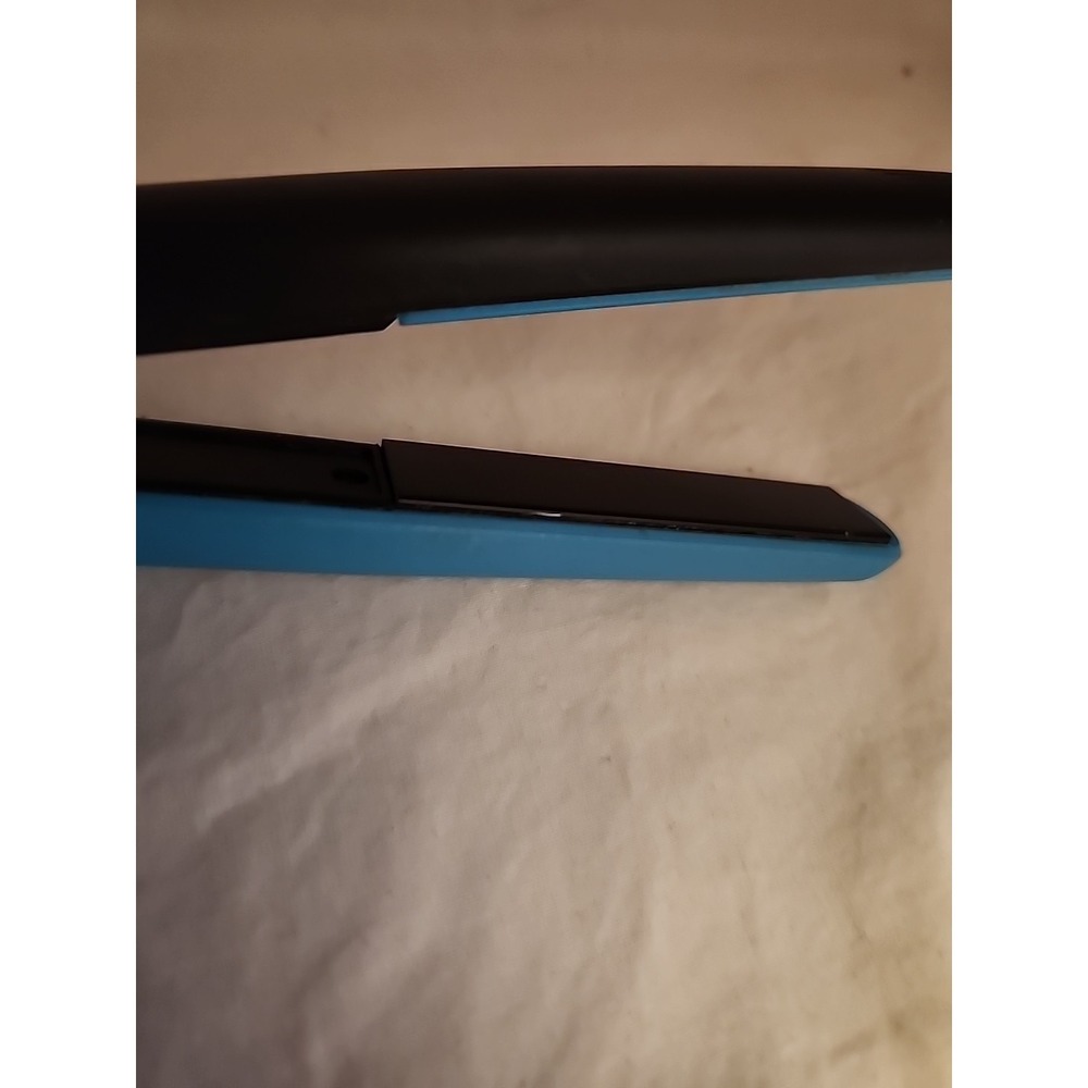 Intertek 7" Travel Size Flat Iron Hair Straightener With 3" Plate - Picture 3 of 7